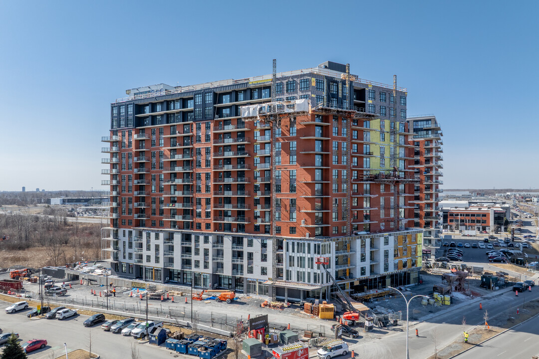3980 Saint-Elzéar Boul O in Laval, QC - Building Photo