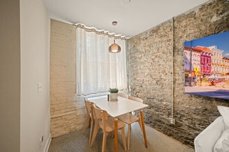 1918 Vine St in Cincinnati, OH - Foto de edificio - Building Photo