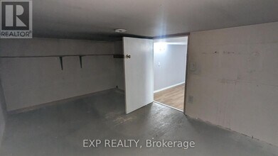 24 Hodgins Ave in Georgina, ON - Building Photo - Building Photo