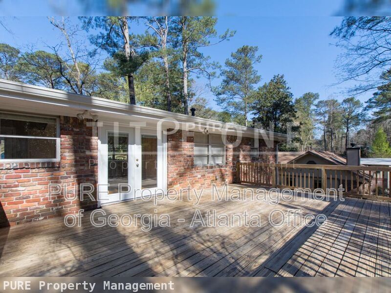 2435 Woodacres Rd NE in Atlanta, GA - Building Photo