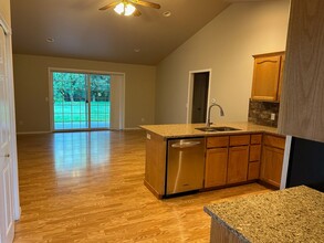 2225 James Cir in Lynden, WA - Building Photo - Building Photo