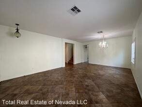 145 Voltaire Ave in Henderson, NV - Building Photo - Building Photo