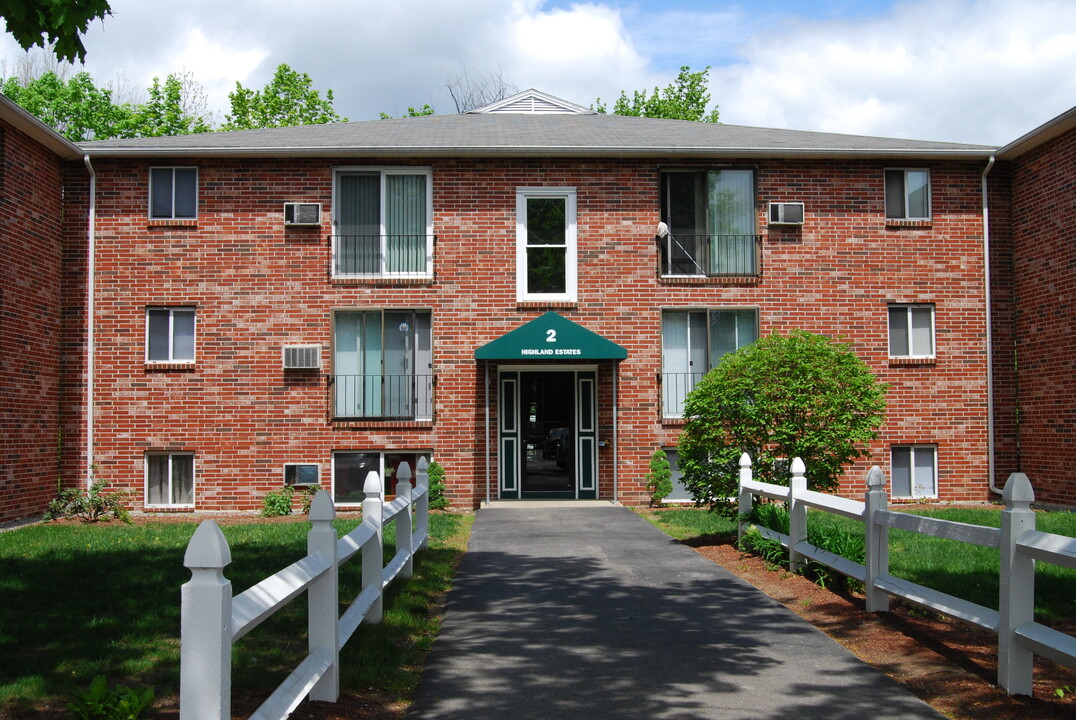 Highland Estates Apartments in Milford, NH - Building Photo