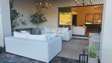 5748 Lake Vista Dr in Bonsall, CA - Foto de edificio - Building Photo