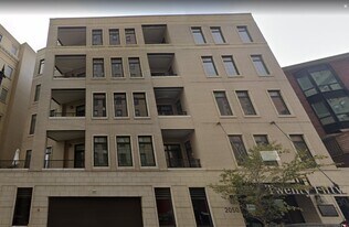 2050 N Clark St in Chicago, IL - Building Photo