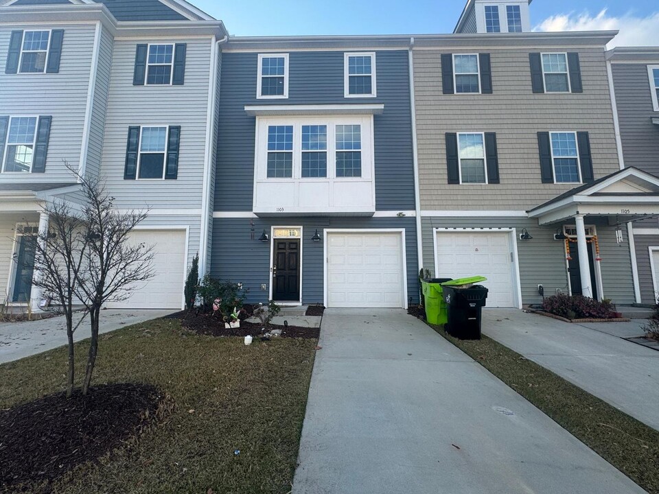 1103 Myers Point Dr in Morrisville, NC - Building Photo