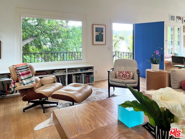260 Entrada Dr in Santa Monica, CA - Building Photo - Building Photo