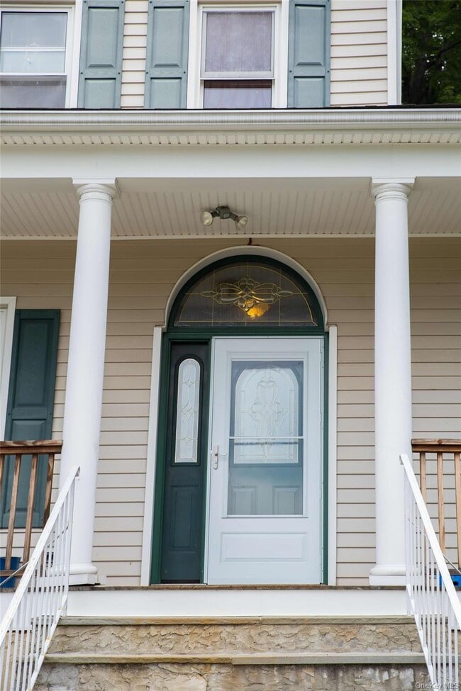 128 Lakeview Ave in Valhalla, NY - Building Photo - Building Photo