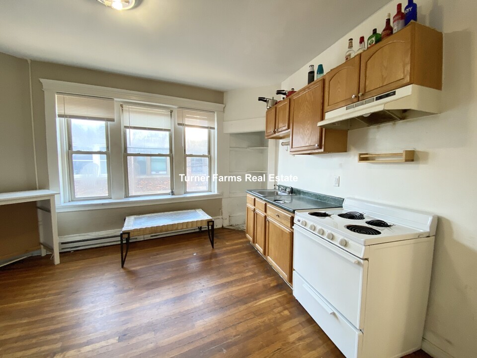 882 Huntington Ave, Unit 11 in Boston, MA - Building Photo