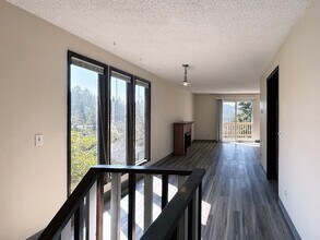 3792 Emerald St in Eugene, OR - Foto de edificio - Building Photo