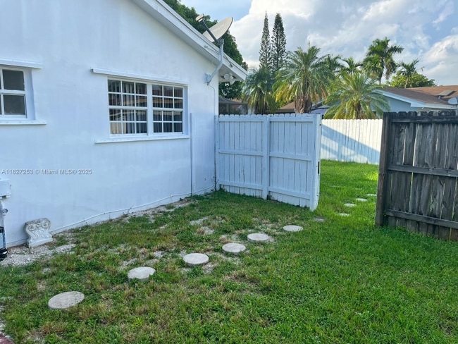 14075 SW 45th Terrace in Miami, FL - Building Photo - Building Photo