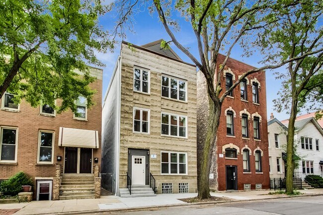 property at 815 S Carpenter St