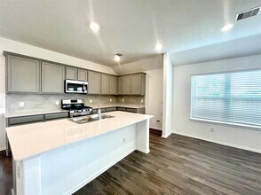 14210 Overbrook Willow Wy in Rosharon, TX - Foto de edificio - Building Photo
