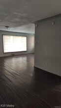 8272 Outer Dr E in Detroit, MI - Building Photo - Building Photo