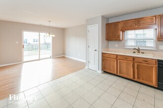 2334 Layton Park Dr in Indianapolis, IN - Foto de edificio - Building Photo