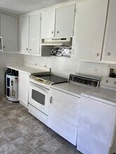 221 Allen Baynes Rd in Mebane, NC - Foto de edificio - Building Photo