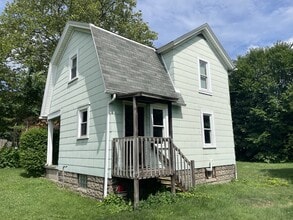 708 Penn Ave in Midland, PA - Building Photo - Building Photo