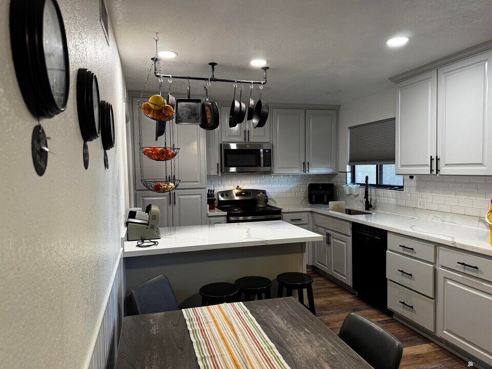 2490 W Yowell Ct in Yuma, AZ - Building Photo