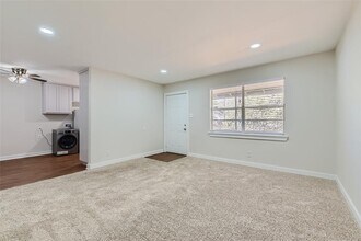 2411 S 5th St in Austin, TX - Building Photo - Building Photo