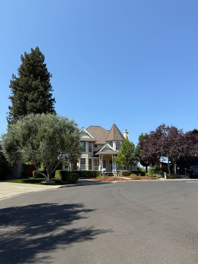 property at 1395 Grove Ct