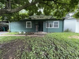 500 St Thomas Ln in Sauget, IL - Building Photo