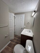 121 Waterbury Ct, Unit 125 in Westland, MI - Foto de edificio - Building Photo