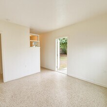 528 58th St in West Palm Beach, FL - Foto de edificio - Building Photo