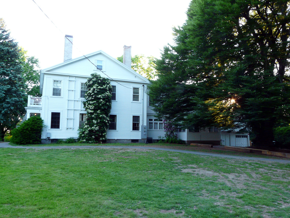 219 Amity St in Amherst, MA - Foto de edificio