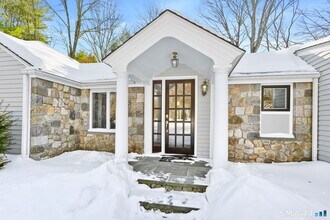 815 Valley Rd in New Canaan, CT - Building Photo - Building Photo