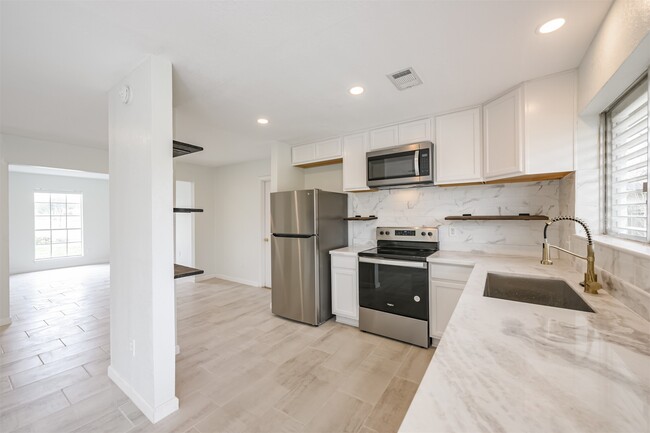 property at 2114 Shasta Dr