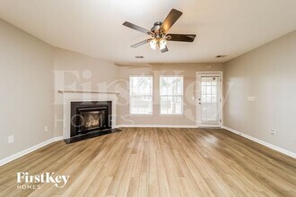 104 Mcgrady Dr in Ladson, SC - Foto de edificio - Building Photo