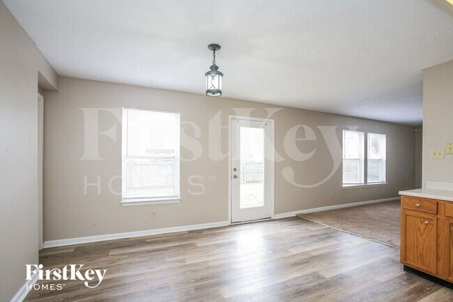 9127 Stones Bluff Ln in Indianapolis, IN - Foto de edificio - Building Photo