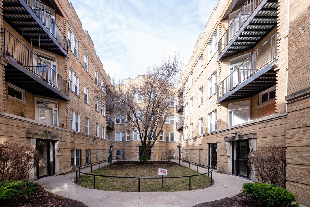 1832 N Humboldt Blvd in Chicago, IL - Building Photo