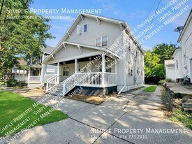 813 California St NW in Grand Rapids, MI - Building Photo