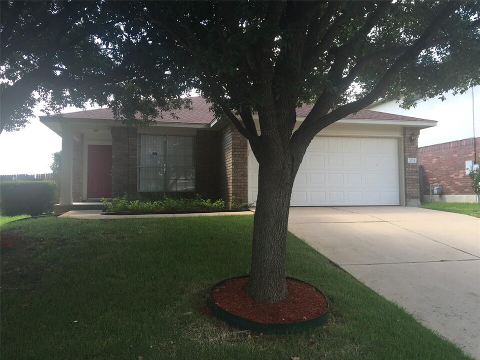 2024 Buckley Ln in Round Rock, TX - Building Photo