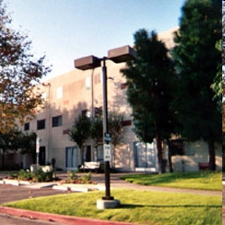 Lomita Kiwanis Gardens in Lomita, CA - Foto de edificio