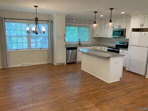 2016 Cloys Ave NE in Huntsville, AL - Building Photo - Building Photo