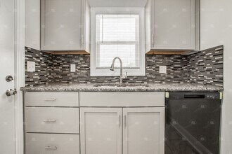 2510 E 59th St in Kansas City, MO - Building Photo - Building Photo