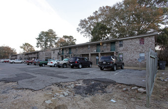 Sumner Place Apartments in Charleston, SC - Building Photo - Building Photo