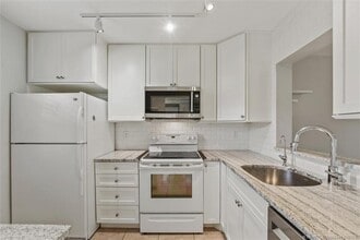 3151 SE Aster Ln in Stuart, FL - Foto de edificio - Building Photo