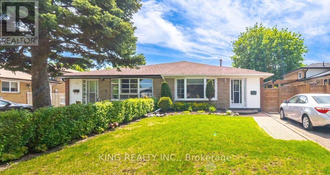 43 Grange Dr in Brampton, ON - Building Photo