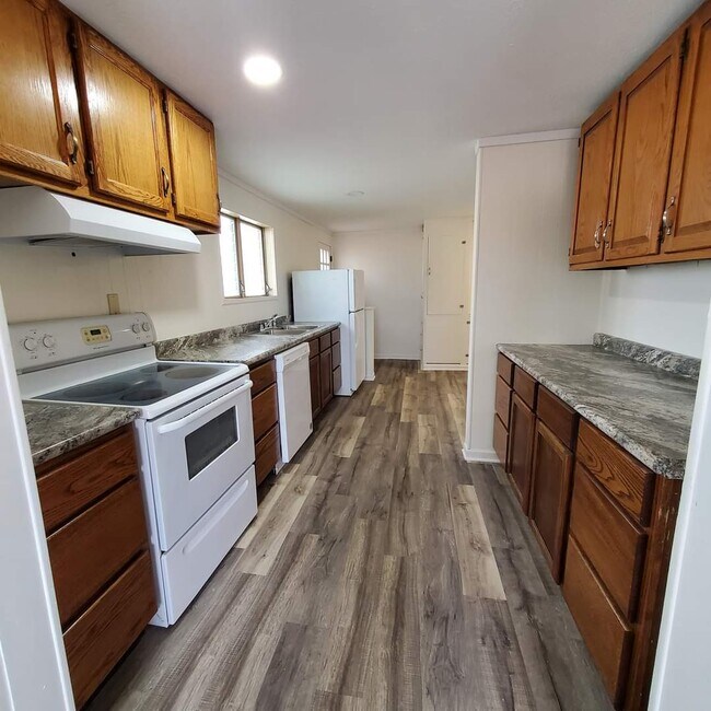 2045 Canton Ave Rentals in Hot Springs, SD