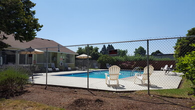 Fountain Villa in Eugene, OR - Building Photo - Building Photo