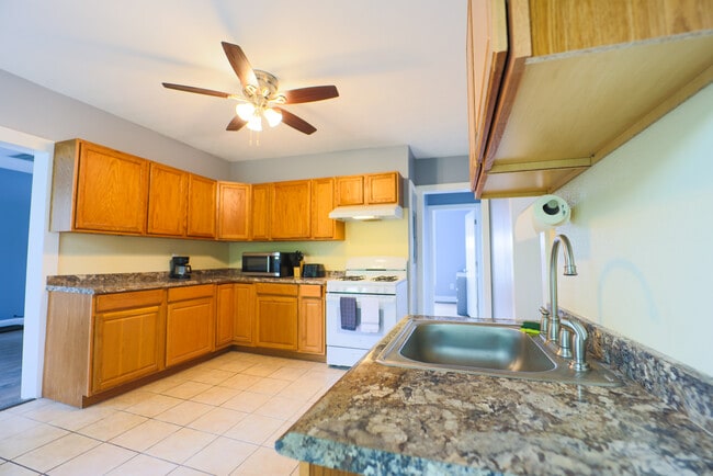 73 Green Hill Pkwy, Unit 3