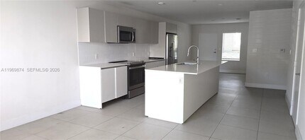 2535 NE 193rd St in Miami, FL - Building Photo - Building Photo