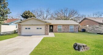 1917 Tracey Cir in Irving, TX - Building Photo
