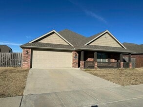 4336 W Wales Dr in Fayetteville, AR - Building Photo - Building Photo