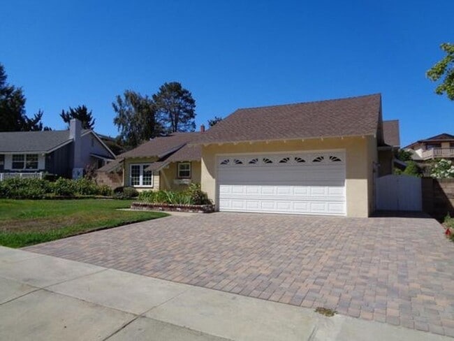 1131 Knollwood Dr in Thousand Oaks, CA - Building Photo - Building Photo