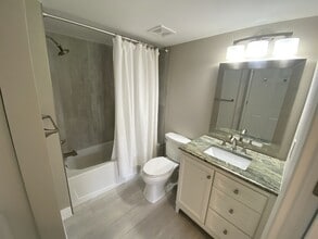 1810 Florida Club Cir, Unit 1305 in Naples, FL - Building Photo - Building Photo