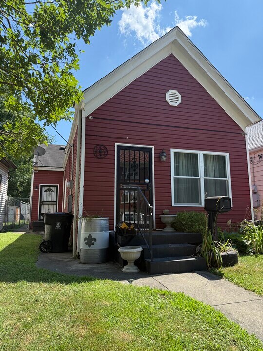 3446 W Jefferson St in Louisville, KY - Building Photo